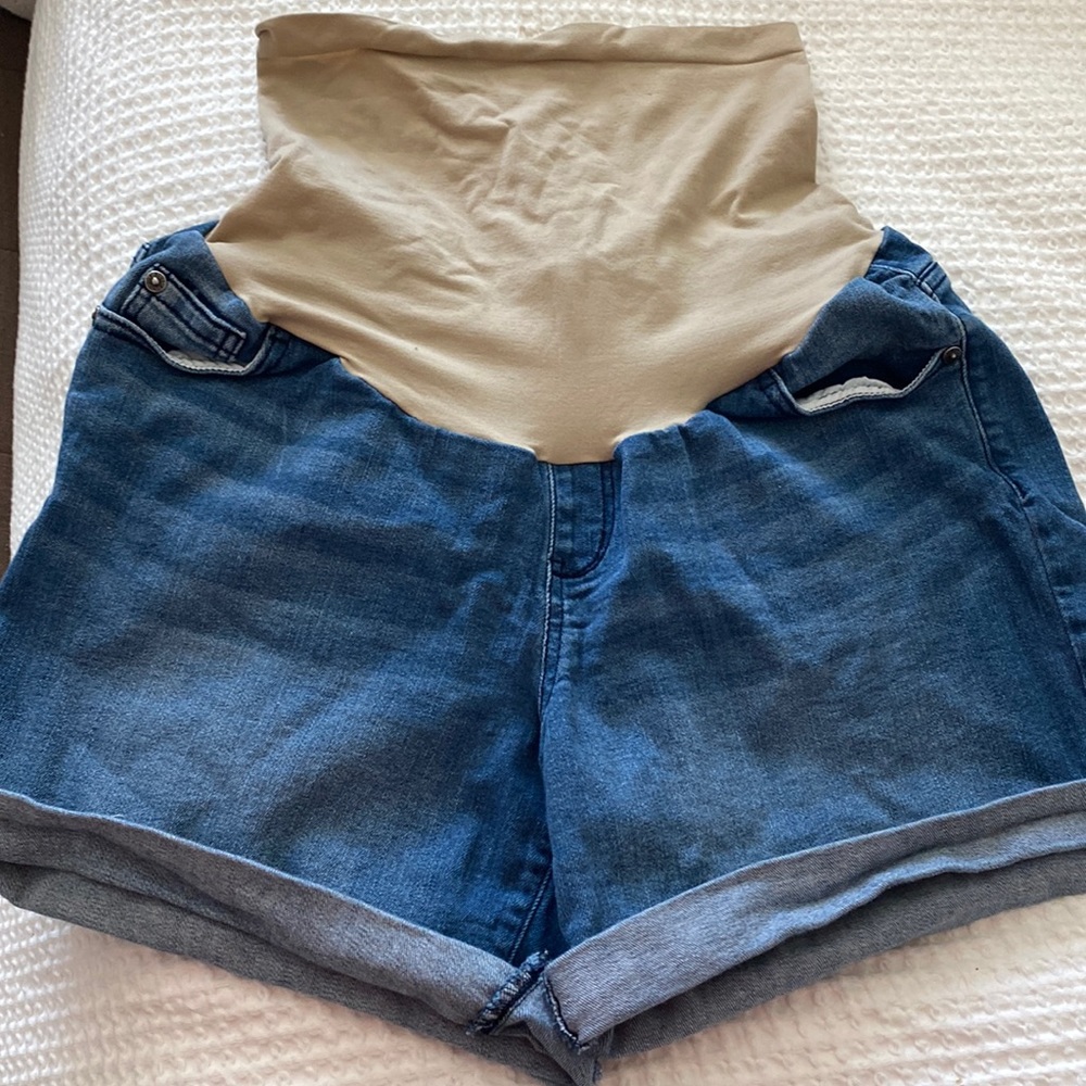 Maternity shorts
